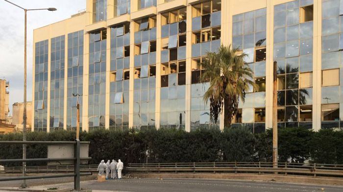 &Eta; &pi;&omicron;&lambda;&iota;&tau;&iota;&kappa;ή &alpha;&nu;&tau;&iota;&pi;&alpha;&rho;ά&theta;&epsilon;&sigma;&eta; &gamma;ί&nu;&epsilon;&tau;&alpha;&iota; &mu;&epsilon; &epsilon;&pi;&iota;&chi;&epsilon;&iota;&rho;ή&mu;&alpha;&tau;&alpha; &kappa;&alpha;&iota; ό&chi;&iota; &mu;&epsilon; &beta;ό&mu;&beta;&epsilon;&sigmaf;