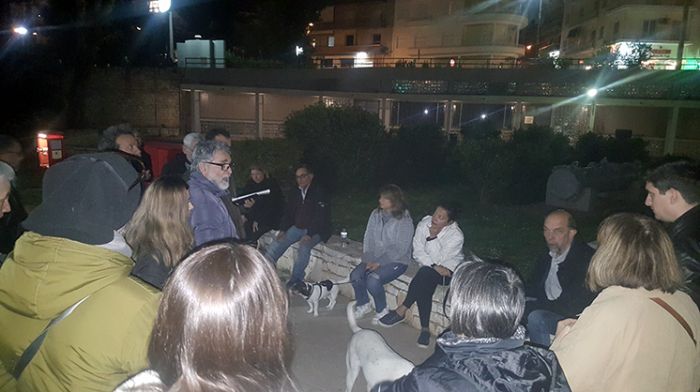 &Mu;&epsilon; &phi;&iota;&lambda;ό&zeta;&omega;&omicron;&upsilon;&sigmaf; &kappa;&alpha;&iota; &iota;&delta;&iota;&omicron;&kappa;&tau;ή&tau;&epsilon;&sigmaf; &sigma;&kappa;ύ&lambda;&omega;&nu; &sigma;&upsilon;&nu;&alpha;&nu;&tau;ή&theta;&eta;&kappa;&epsilon; &omicron; &Nu;ί&kappa;&omicron;&sigmaf; &Mu;&pi;&epsilon;&lambda;&alpha;&beta;ί&lambda;&alpha;&sigmaf;